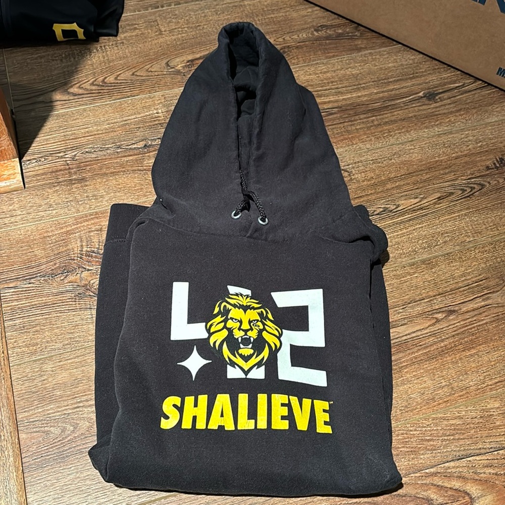 EUC 412 Shalieve Hoodie Size L